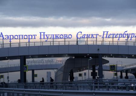 Скандал с платной курилкой в Пулково получил неожиданное продолжение
