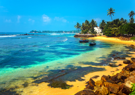 Застрявших на райском острове российских туристов вернут домой