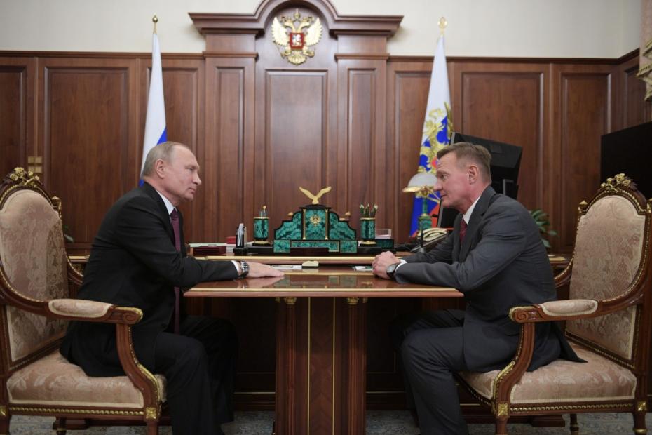 Владимир Путин и Роман Старовойт в 2018 году