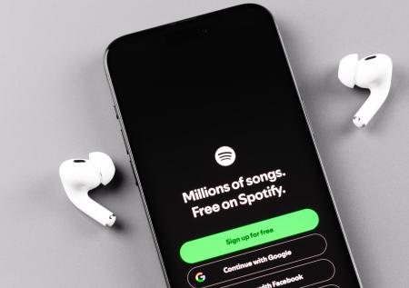 Коллектив ИИ-музыкантов собрал на Spotify более миллиона фанатов