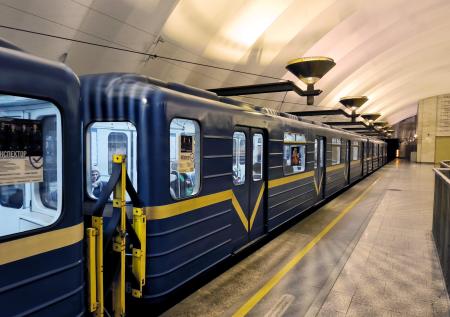 В петербургской подземке сняли с рельсов неисправный состав
