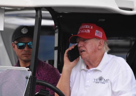 Стало известно, что Трамп пообещал Зеленскому в телефонном разговоре