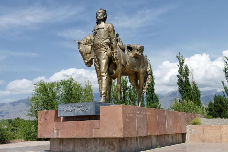 Памятник Петру Семенову-Тян-Шанскому