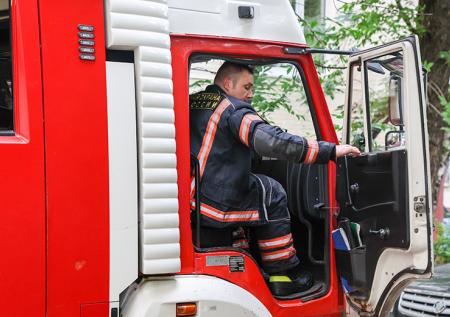 Спасатели ликвидировали крупный пожар в Ростове-на-Дону
