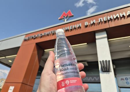 В метро Москвы из-за жары начали раздавать воду