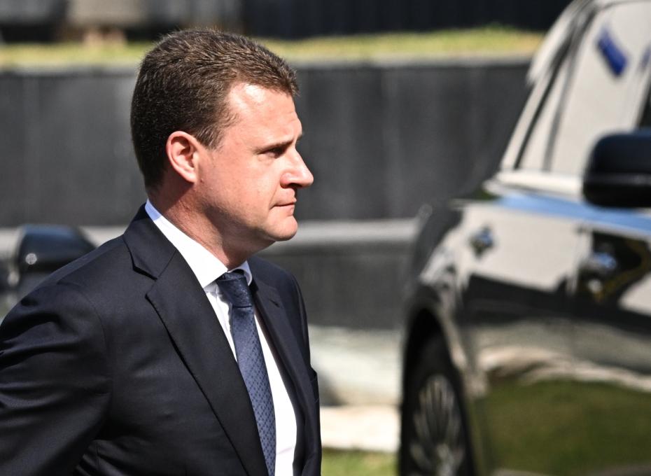 Министр РФ по развитию Дальнего Востока и Арктики Алексей Чекунков перед началом церемонии прощания с бывшим министром транспорта Романом Старовойтом в ЦКБ