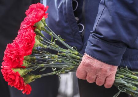 «Ушел как герой»: Курск простился с погибшим при атаке ВСУ росгвардейцем