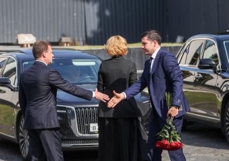 Открытый гроб, слова матери, оркестр: как прошло прощание со Старовойтом