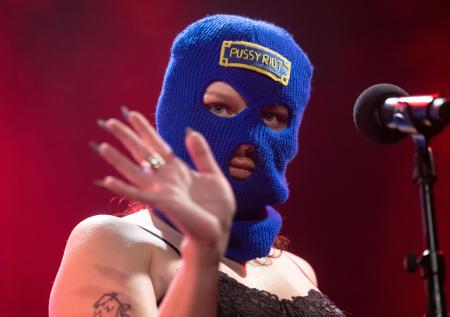 МВД объявило в розыск адвоката Pussy Riot, покупавшего «Азову» витамины