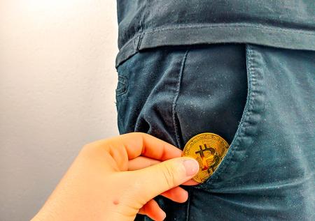 У блокчейн-разработчика похитили криптовалюту почти на 40 млн рублей