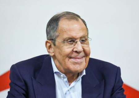 Лавров сделал необычный выбор одежды для гала-ужина АСЕАН