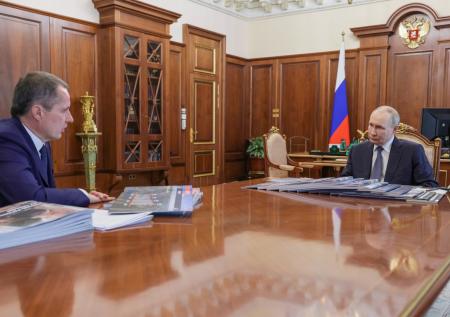 «160 тысяч гектаров»: Гладков доложил Путину о последствиях атак ВСУ