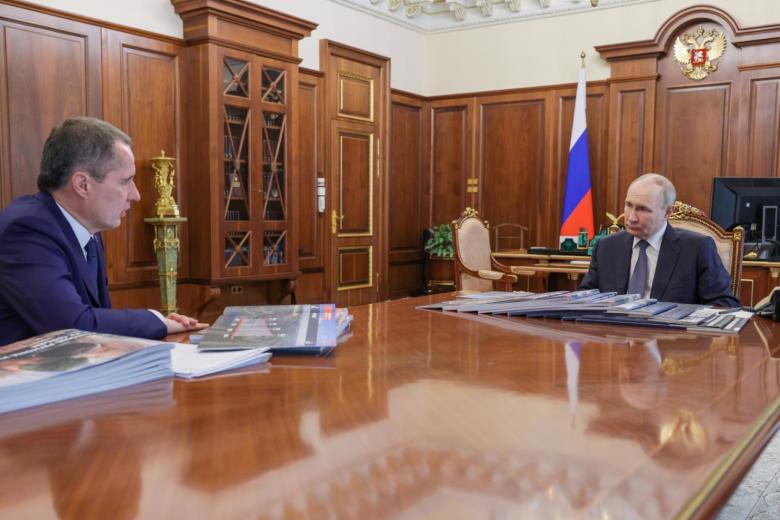 Владимир Путин и Вячеслав Гладков