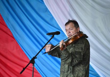 «Иначе как говном не назовешь»: экс-скрипач «Аквариума» о БГ и Пугачевой