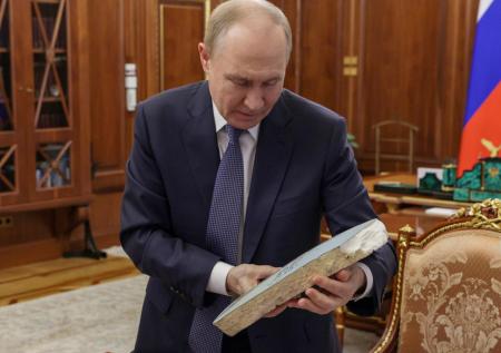 Глава Белгородской области преподнес Путину необычный подарок