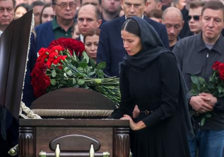 Девушка Старовойта прошептала трогательные слова над его гробом