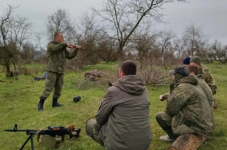 Андрей Решетин выступает перед военными в зоне СВО
