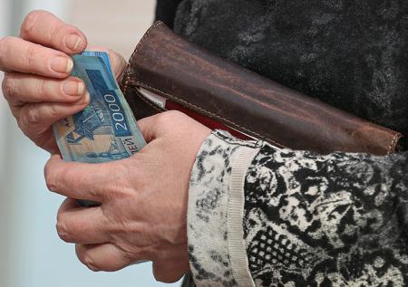 Кому повысят пенсии с 1 августа 2025 года, вырастут ли другие соцвыплаты