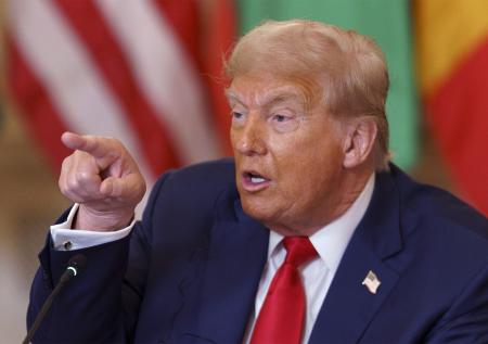 «Угроза человечеству»: Трамп решил лишить гражданства известную ведущую
