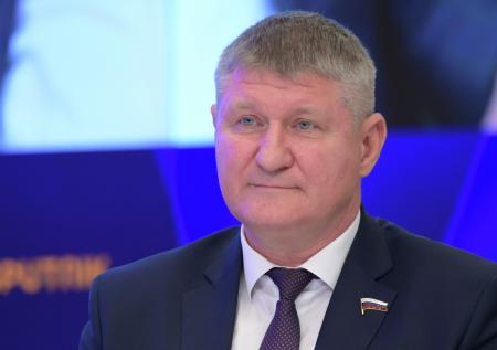 Депутат Шеремет назвал безответственным возобновление поставок оружия Киеву