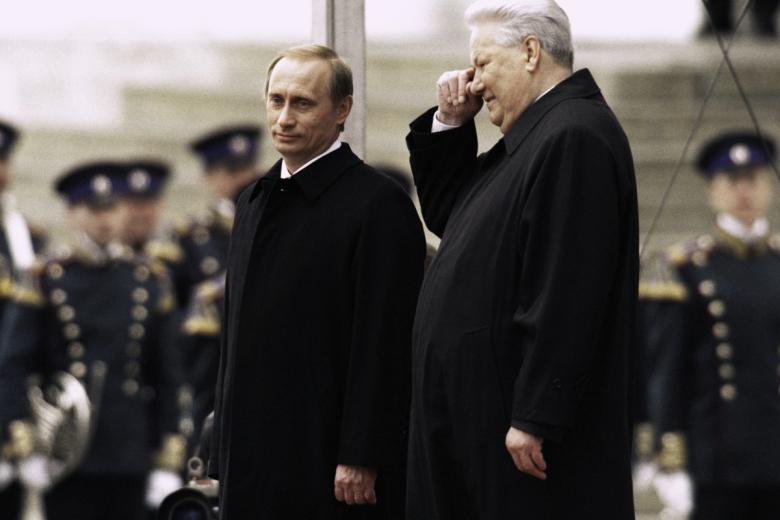 Владимир Путин (слева) и первый президент РФ Борис Ельцин (справа), 2000 год