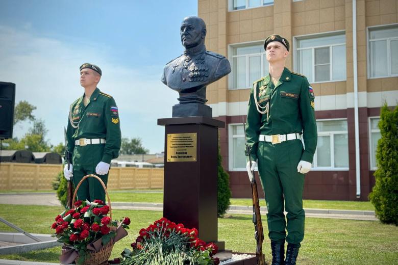 Бюст генерал-лейтенанта Игоря Кириллова в Костроме