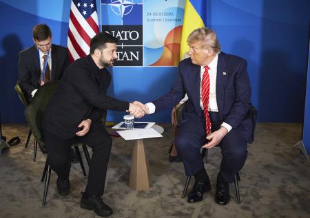 В США оценили влияние делового костюма на отношения Зеленского с Трампом