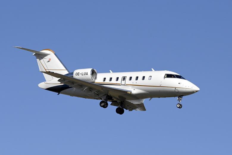 Американский самолет Bombardier Challenger 650