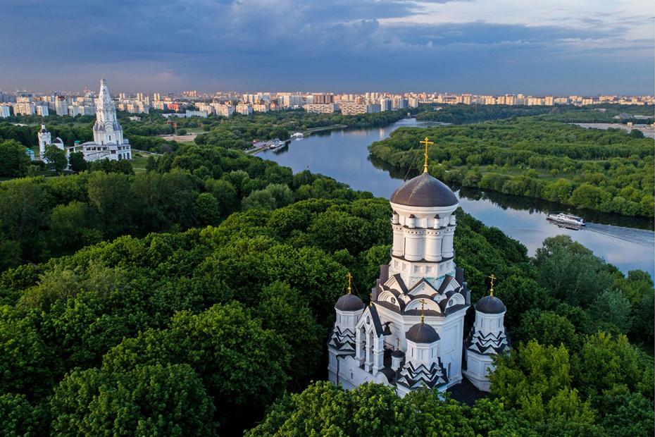 Топ-10 смотровых площадок Москвы: вид на церковь Усекновения главы Иоанна Предтечи в Коломенском