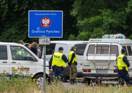 Польские пограничники применили оружие против мигранта