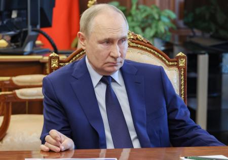 Путин вспомнил советскую песню в ходе совещания по демографии