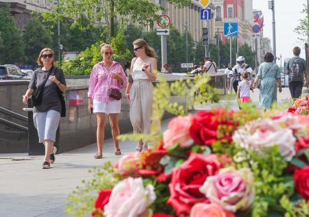 Аномальную жару в Москве сменят тропические ливни: прогноз погоды на неделю