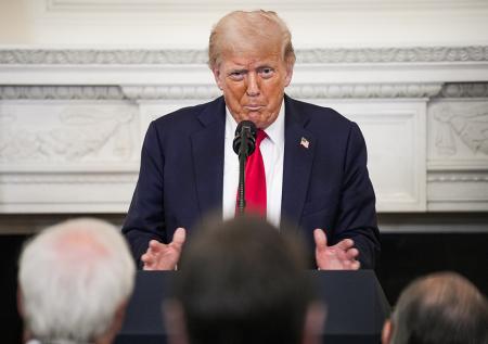 Трамп стал героем мемов на Украине после заявления о поставках оружия