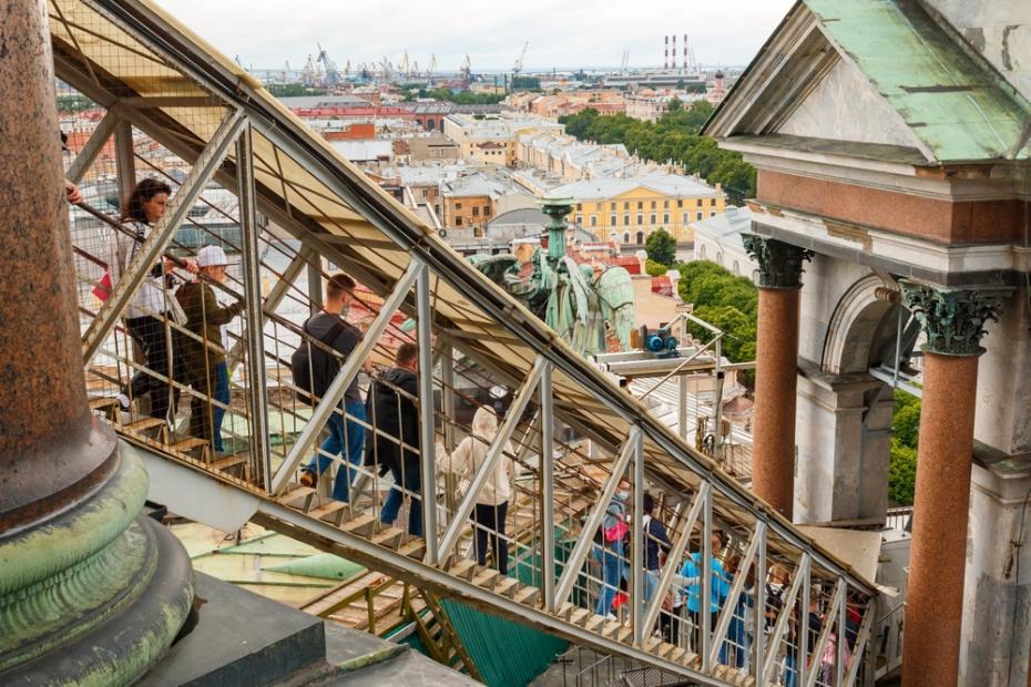 10 лучших смотровых площадок Петербурга: Смотровая площадка на Исаакиевской лестнице