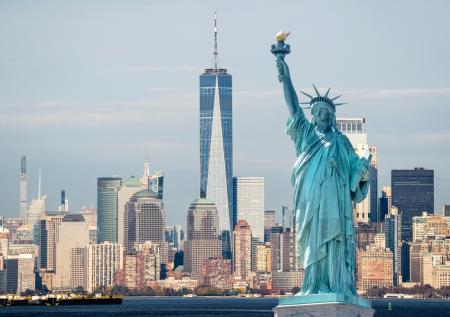 Российский чиновник объяснил фото дочери из США