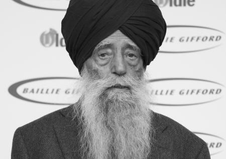 Легендарный 114-летний марафонец погиб после аварии в деревне