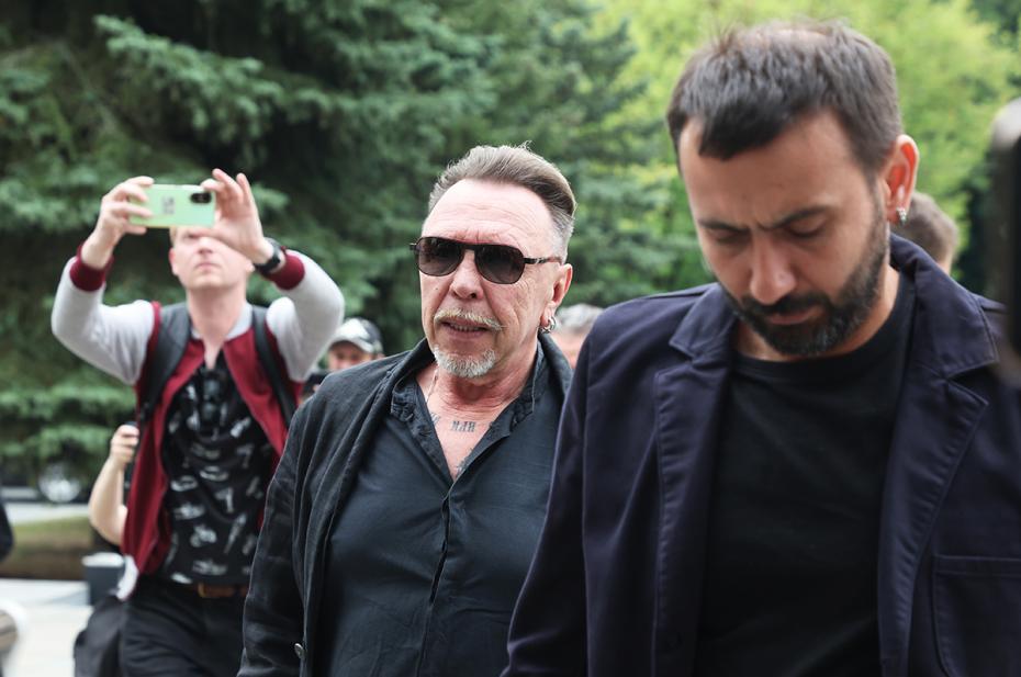 Гарик Сукачев на церемонии прощания с актером и режиссером Юрием Морозом