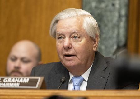Американский сенатор посоветовал Путину позвонить в Иран