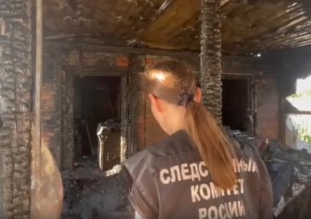 Мать и двое малолетних детей погибли при пожаре под Саратовом
