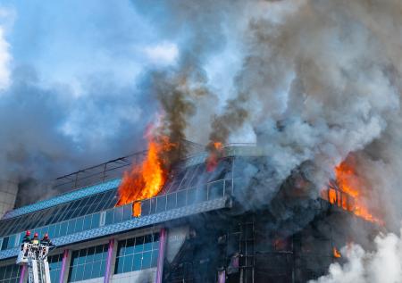 Появились кадры страшного пожара, в котором погибли более 60 человек