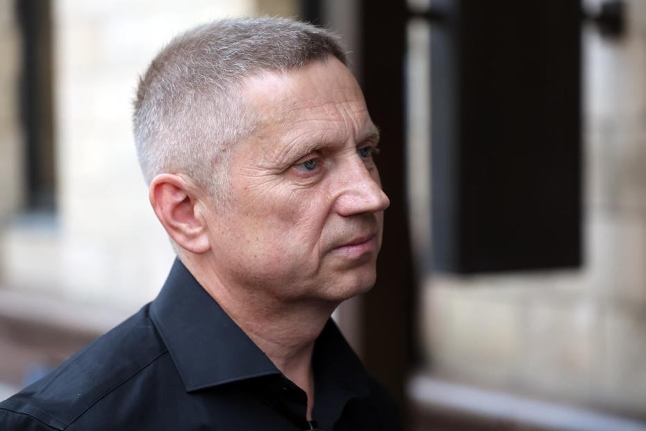 Киноактер, кинорежиссер и сценарист Александр Карпиловский на церемонии прощания с народным артистом РФ, режиссером Александром Миттой в Центральном доме литераторов в Москве