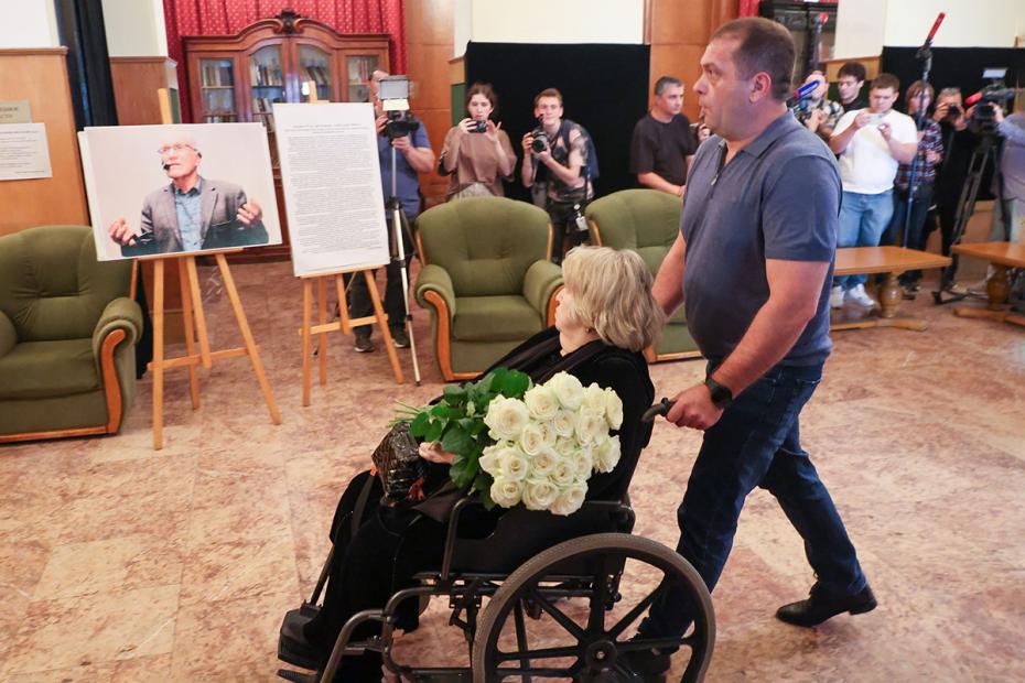 Татьяна Тарасова на церемонии прощания с Александром Миттой