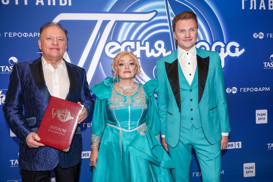 Надежда Кадышева с супругом-музыкантом Александром Костюком и сыном