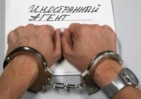Минюст признал иноагентами двух российских журналистов и интернет-портал