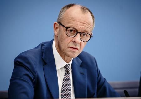 Мерц внезапно накинулся на фон дер Ляйен из-за Украины