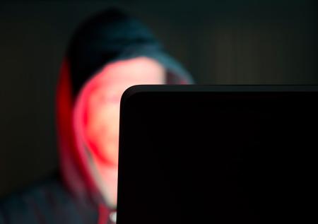 Google и Amazon обвинили в поддержке приложений для ИИ-раздевания