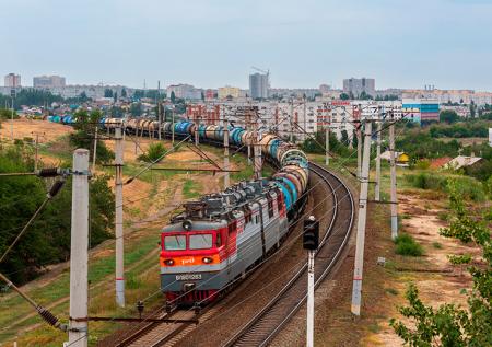 Задержанные из-за ЧП в Ростовской области поезда начали вводить в график