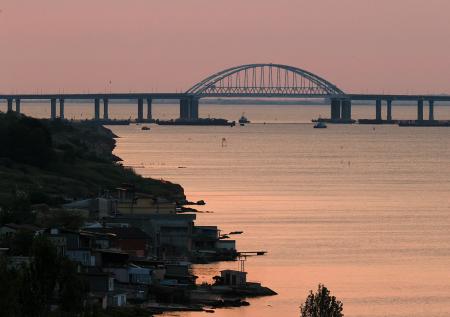 Автомобильная пробка на Крымском мосту достигла исторического максимума