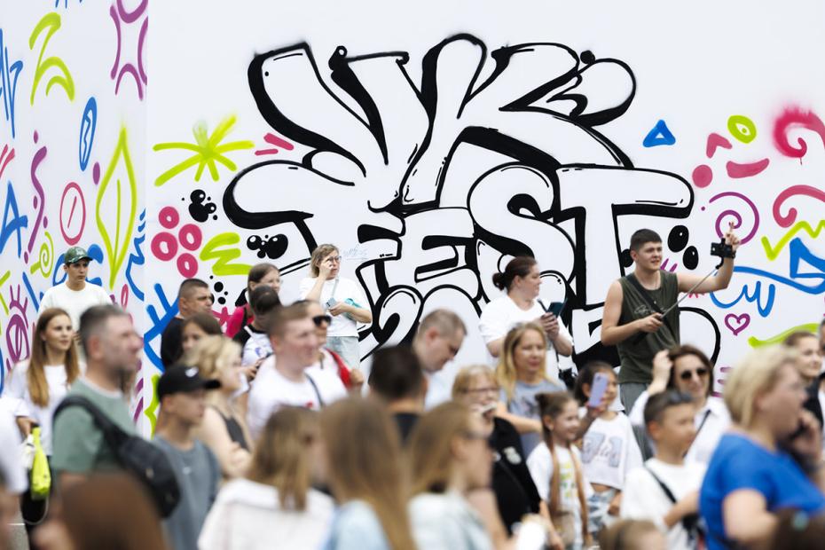 Посетители на фестивале VK Fest 2025 в Москве на территории парка «Лужники‭»»