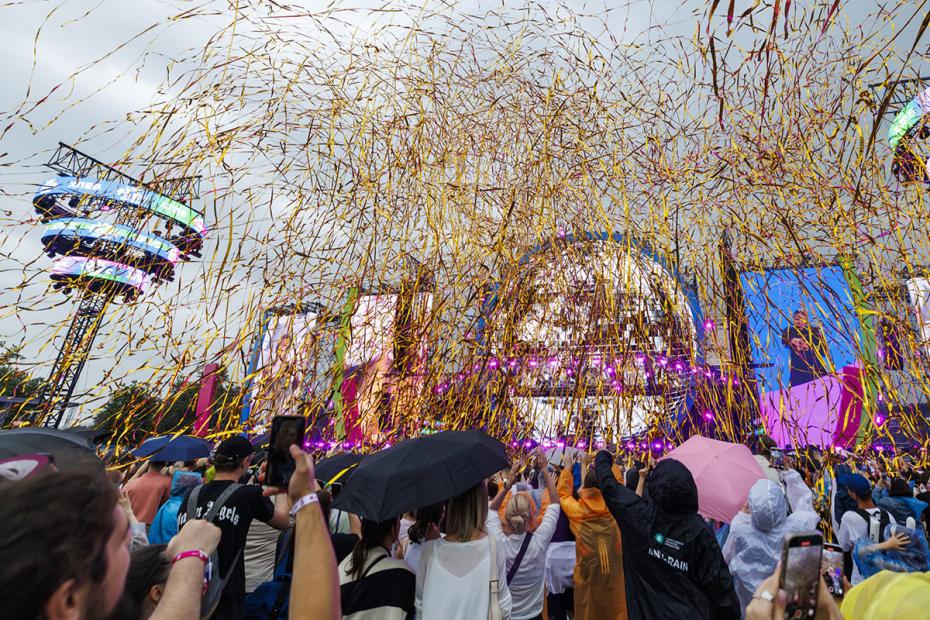 Посетители на фестивале VK Fest 2025 в Москве на территории парка «Лужники‭»»